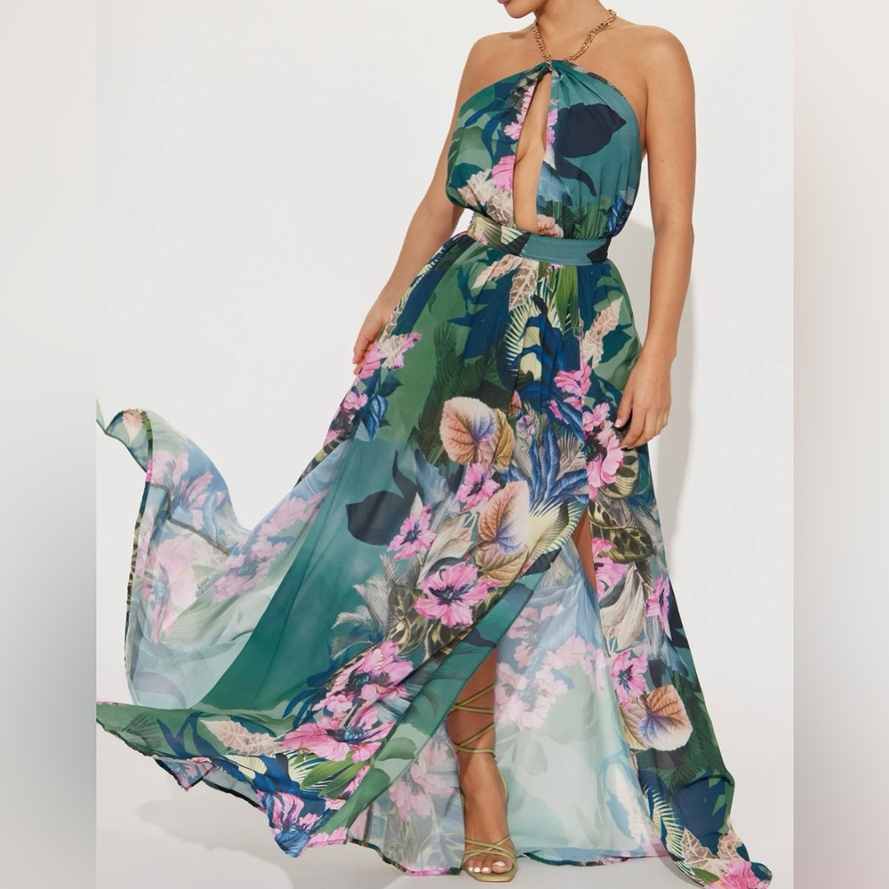 NWT Halter Maxi Dress. women's Size small